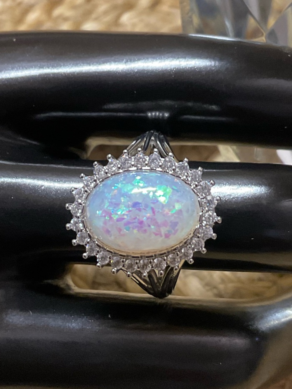Women Oval Design Ring Size 9 - Picture 3 of 3